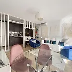 Style Architecte Proche De La Apartment
